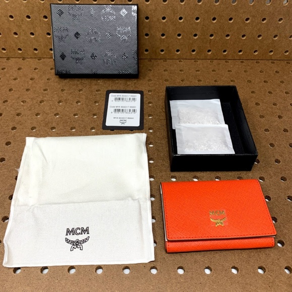 MCM Women's 2 Fold Card Wallet Snap Closure - Picture 7 of 8